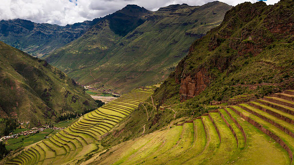 Sacred Valley tour from Cusco visiting ancient Inca sites in Peru